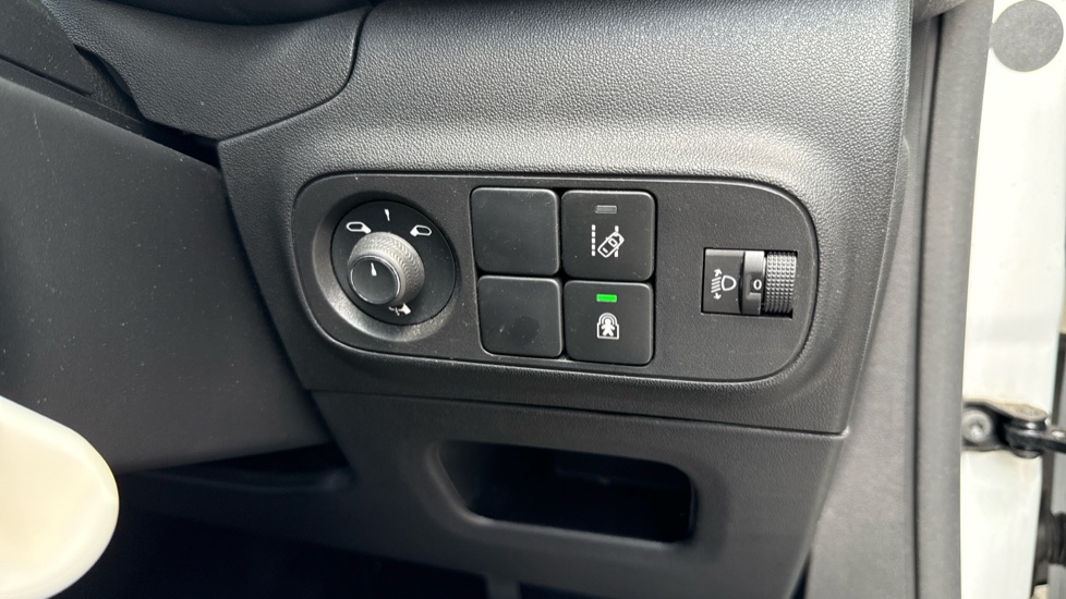 Citroen C3 1.2 PureTech 110 Flair Plus 5dr EAT6 Petrol Hatchback - Image 25