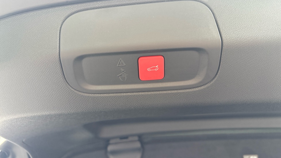 Peugeot 408 1.2 PureTech GT 5dr EAT8 Petrol Hatchback - Image 22