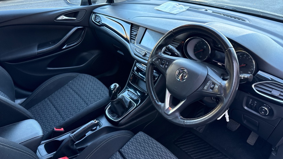 Vauxhall Astra 1.4T 16V 150 SRi 5dr Petrol Hatchback - Image 11