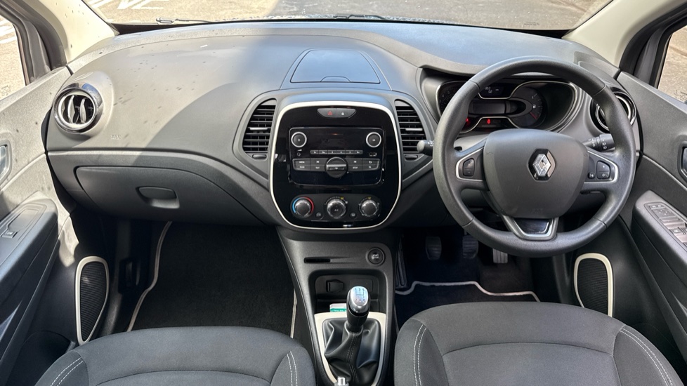 Renault Captur 0.9 TCE 90 Play 5dr Petrol Hatchback - Image 10