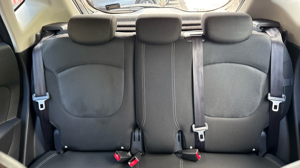 Renault Captur 0.9 TCE 90 Play 5dr Petrol Hatchback - Image 15