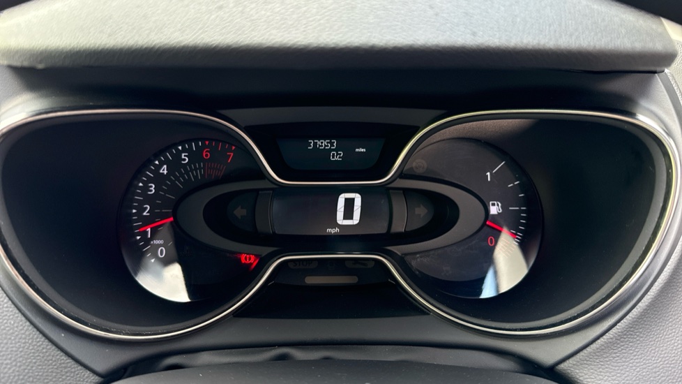 Renault Captur 0.9 TCE 90 Play 5dr Petrol Hatchback - Image 18