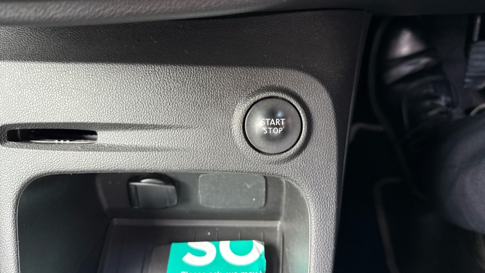 Renault Captur 0.9 TCE 90 Play 5dr Petrol Hatchback - Image 24