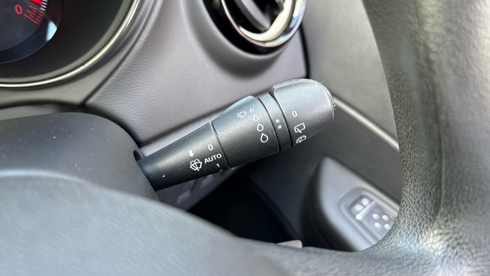 Renault Captur 0.9 TCE 90 Play 5dr Petrol Hatchback - Image 33