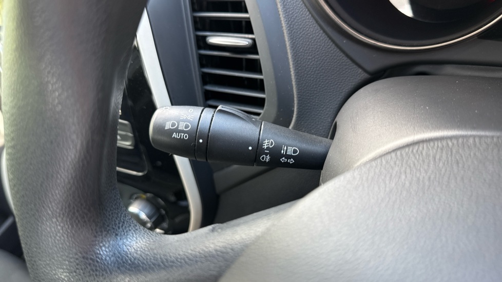 Renault Captur 0.9 TCE 90 Play 5dr Petrol Hatchback - Image 34