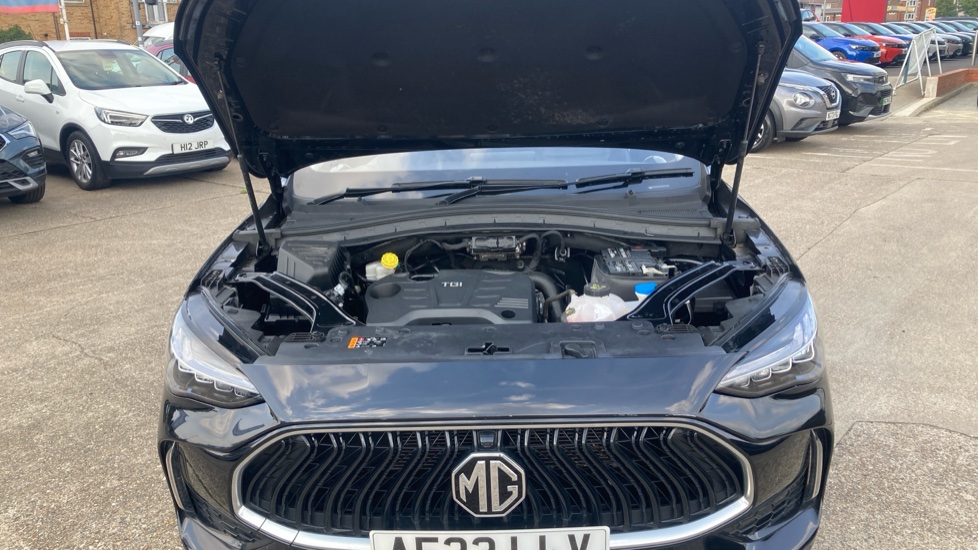 MG HS 1.5 T-GDI Trophy 5dr DCT Petrol Hatchback - Image 8