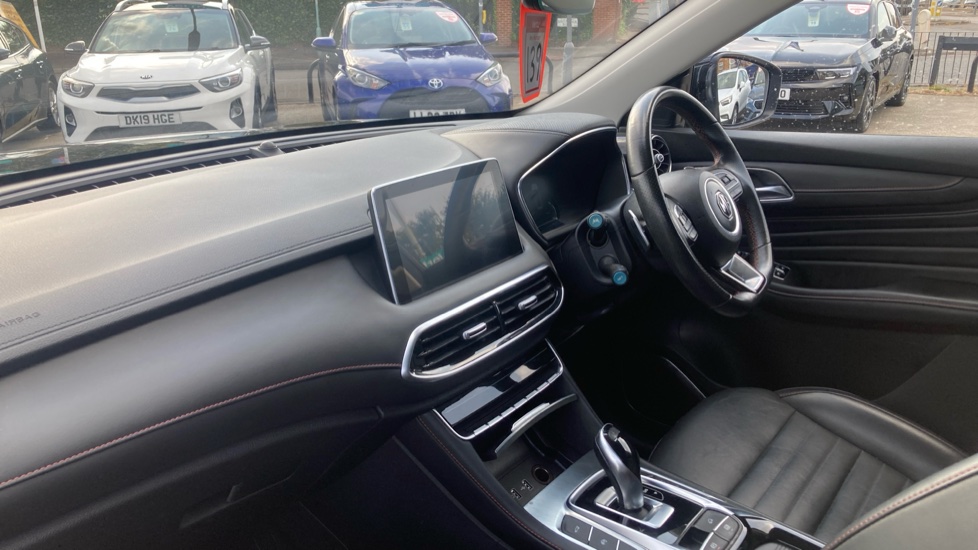 MG HS 1.5 T-GDI Trophy 5dr DCT Petrol Hatchback - Image 9
