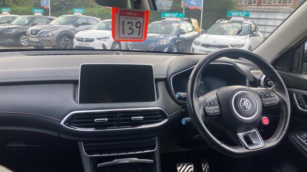 MG HS 1.5 T-GDI Trophy 5dr DCT Petrol Hatchback - Image 10