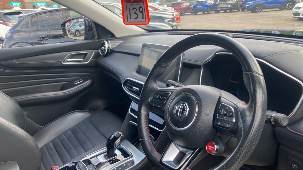 MG HS 1.5 T-GDI Trophy 5dr DCT Petrol Hatchback - Image 11