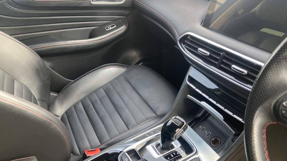 MG HS 1.5 T-GDI Trophy 5dr DCT Petrol Hatchback - Image 14