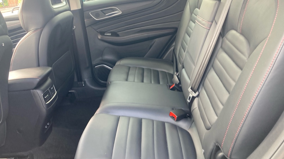 MG HS 1.5 T-GDI Trophy 5dr DCT Petrol Hatchback - Image 16