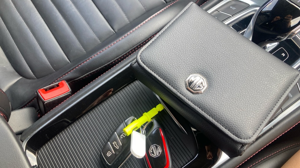 MG HS 1.5 T-GDI Trophy 5dr DCT Petrol Hatchback - Image 19