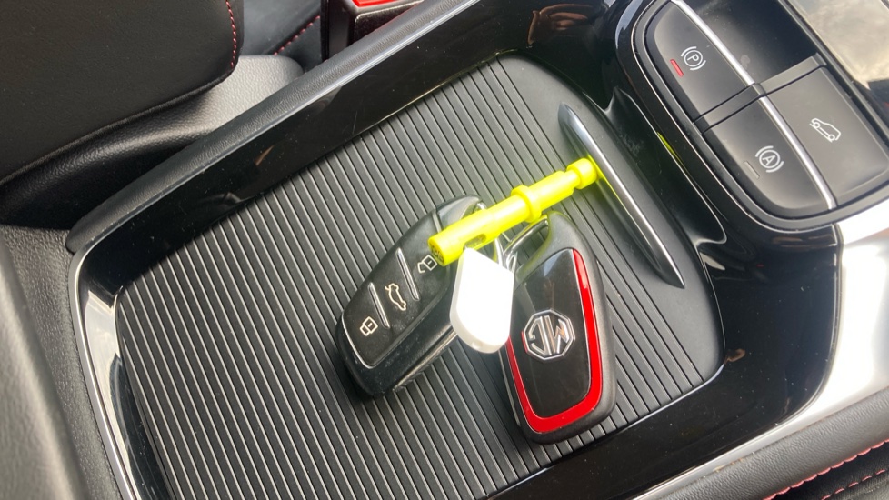MG HS 1.5 T-GDI Trophy 5dr DCT Petrol Hatchback - Image 20