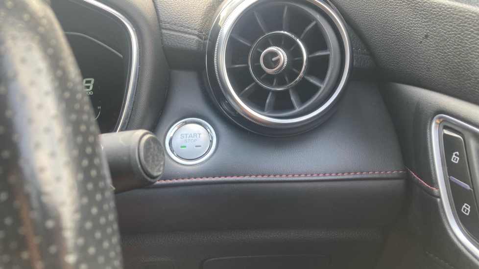 MG HS 1.5 T-GDI Trophy 5dr DCT Petrol Hatchback - Image 24