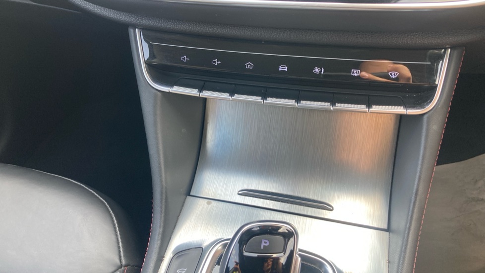 MG HS 1.5 T-GDI Trophy 5dr DCT Petrol Hatchback - Image 36