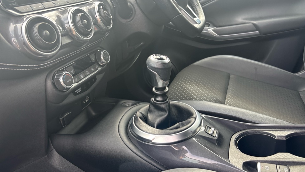 Nissan Juke 1.0 DiG-T 114 N-Connecta 5dr Petrol Hatchback - Image 13