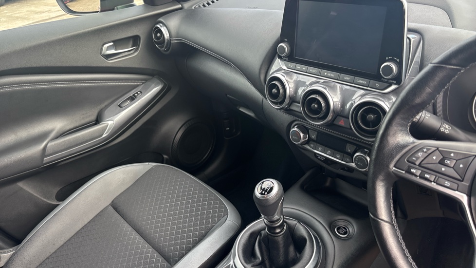 Nissan Juke 1.0 DiG-T 114 N-Connecta 5dr Petrol Hatchback - Image 14