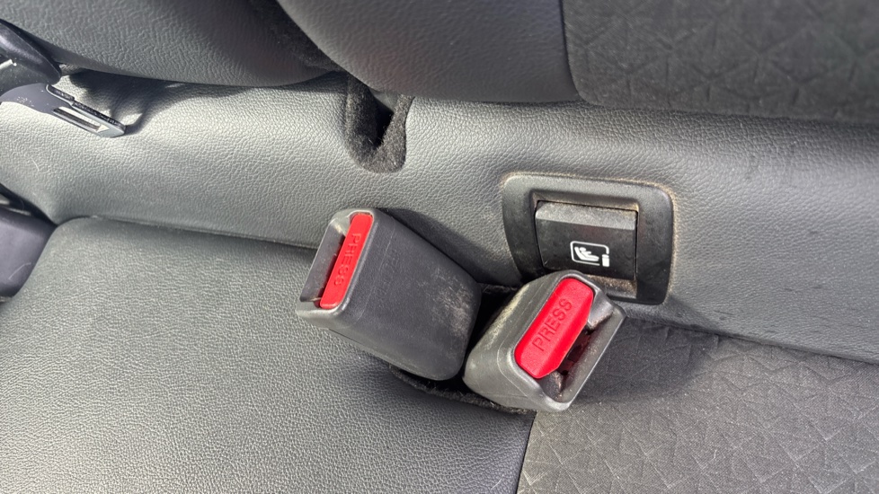 Nissan Juke 1.0 DiG-T 114 N-Connecta 5dr Petrol Hatchback - Image 17