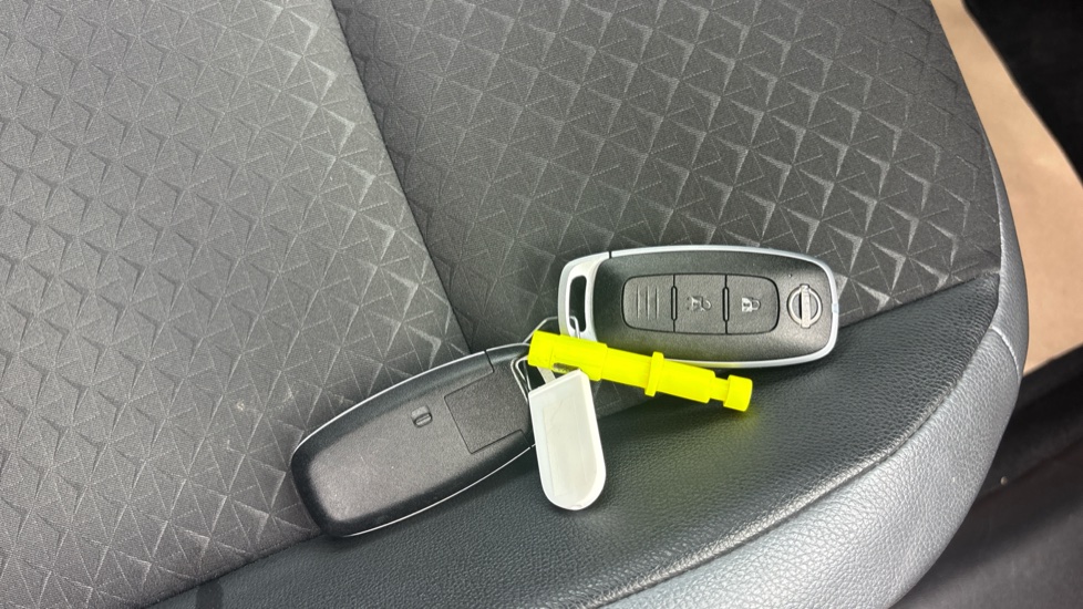 Nissan Juke 1.0 DiG-T 114 N-Connecta 5dr Petrol Hatchback - Image 19