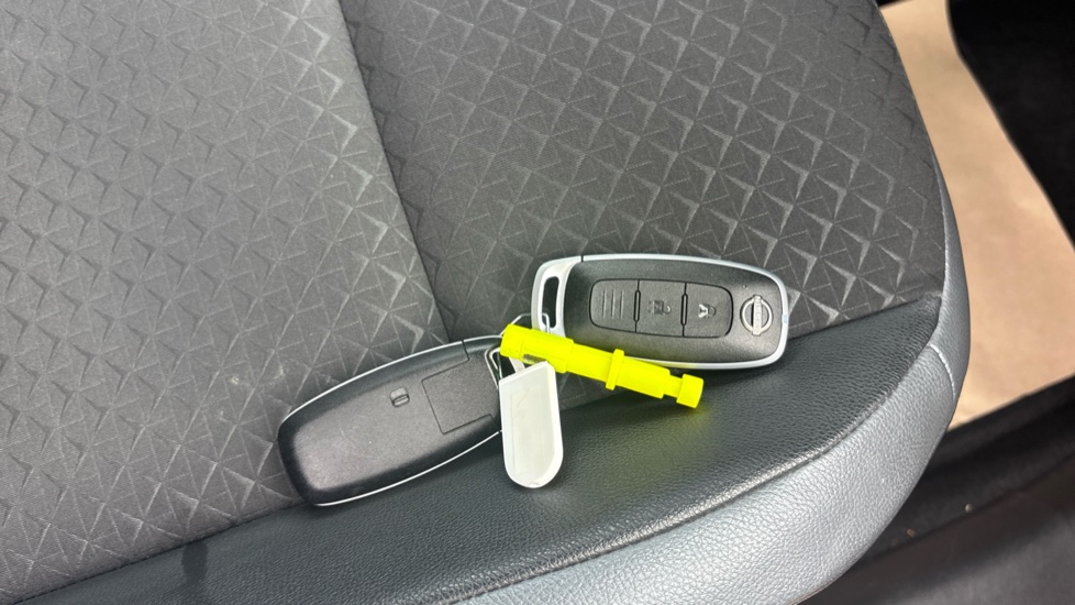 Nissan Juke 1.0 DiG-T 114 N-Connecta 5dr Petrol Hatchback - Image 20