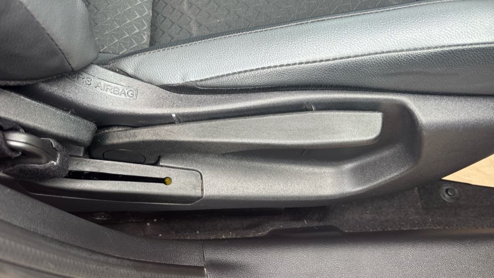 Nissan Juke 1.0 DiG-T 114 N-Connecta 5dr Petrol Hatchback - Image 32