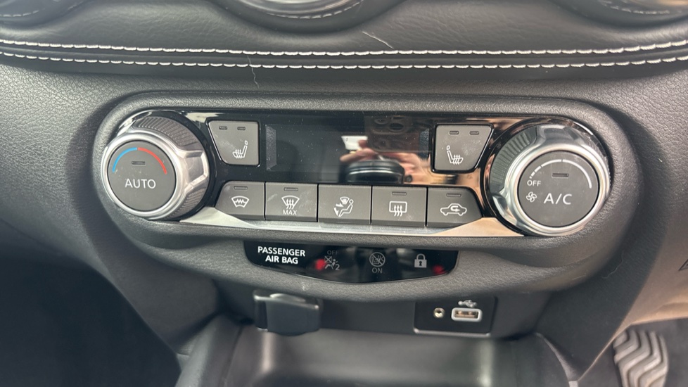 Nissan Juke 1.0 DiG-T 114 N-Connecta 5dr Petrol Hatchback - Image 39
