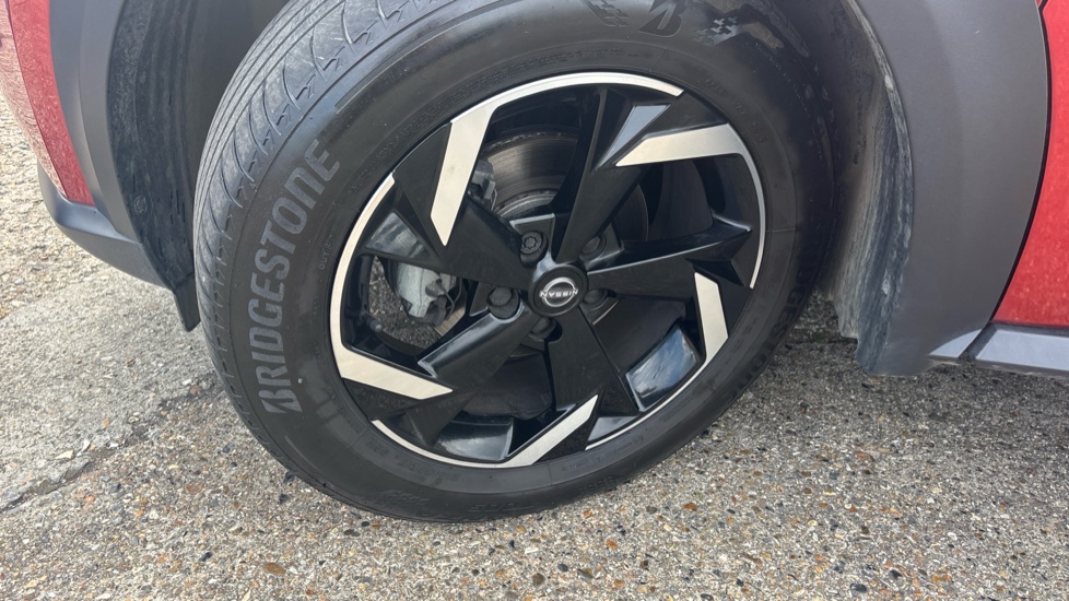 Nissan Juke 1.0 DiG-T 114 N-Connecta 5dr Petrol Hatchback - Image 43