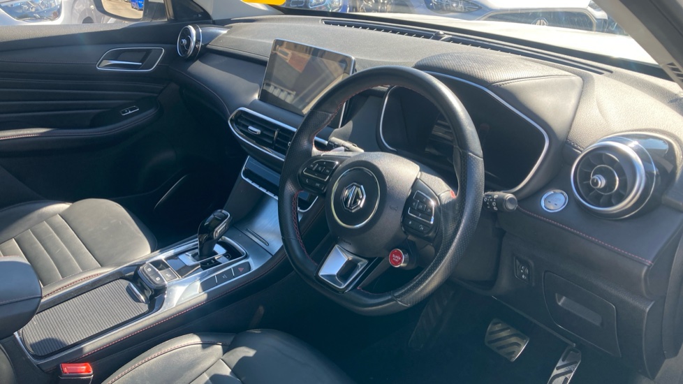 MG HS 1.5 T-GDI Exclusive 5dr DCT Petrol Hatchback - Image 11