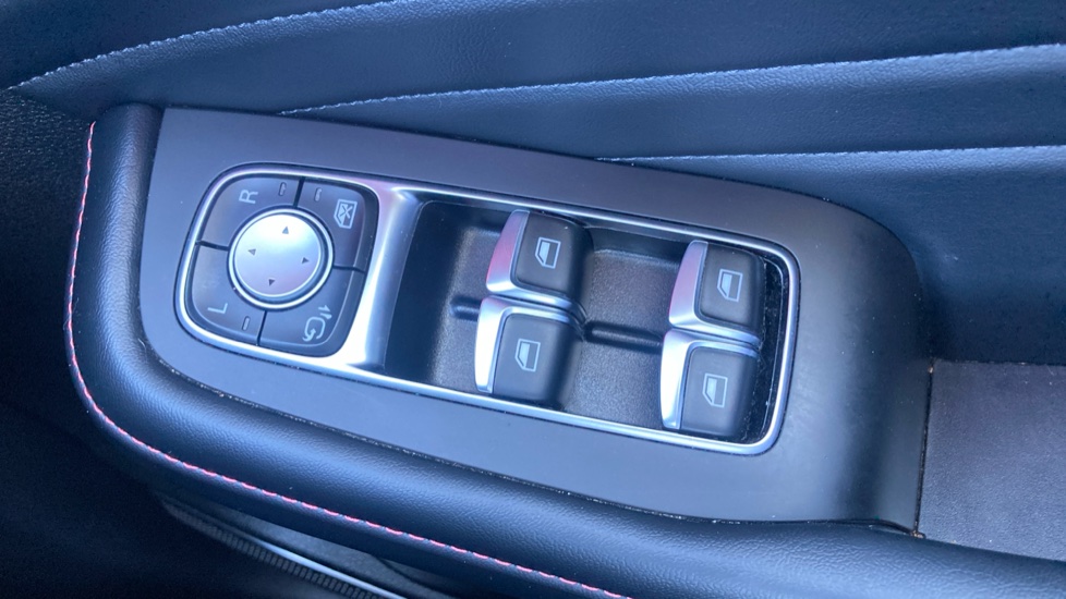 MG HS 1.5 T-GDI Exclusive 5dr DCT Petrol Hatchback - Image 35