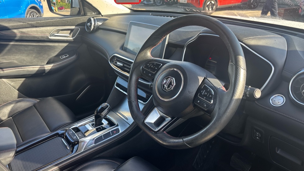 MG HS 1.5 T-GDI Excite 5dr DCT Petrol Hatchback - Image 11