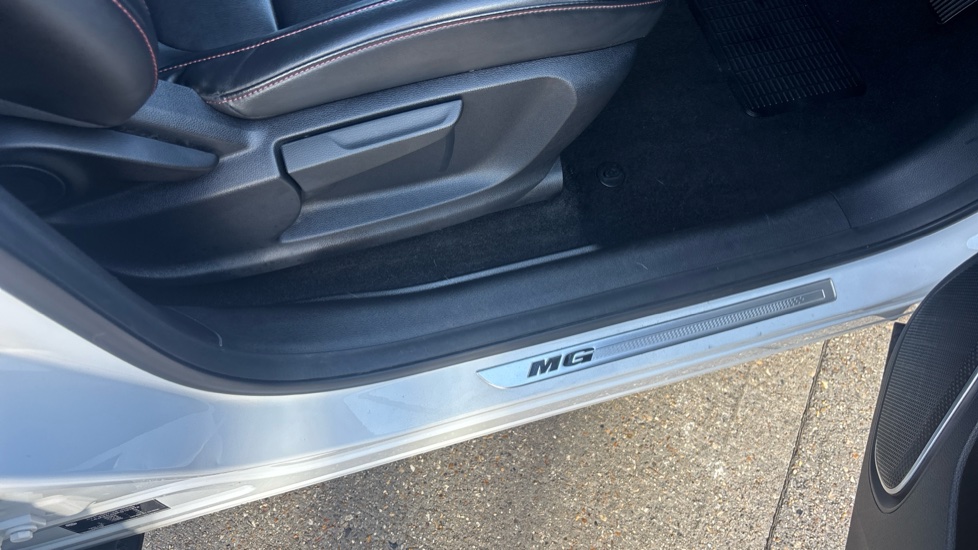 MG HS 1.5 T-GDI Excite 5dr DCT Petrol Hatchback - Image 26