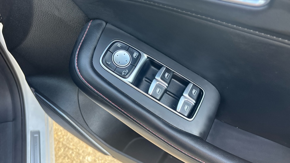 MG HS 1.5 T-GDI Excite 5dr DCT Petrol Hatchback - Image 27