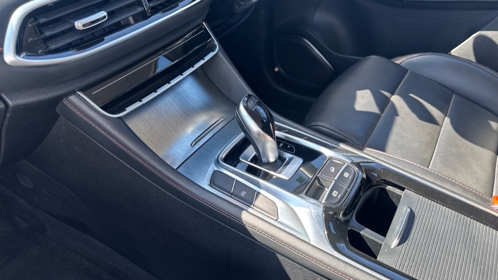 MG HS 1.5 T-GDI Excite 5dr DCT Petrol Hatchback - Image 13