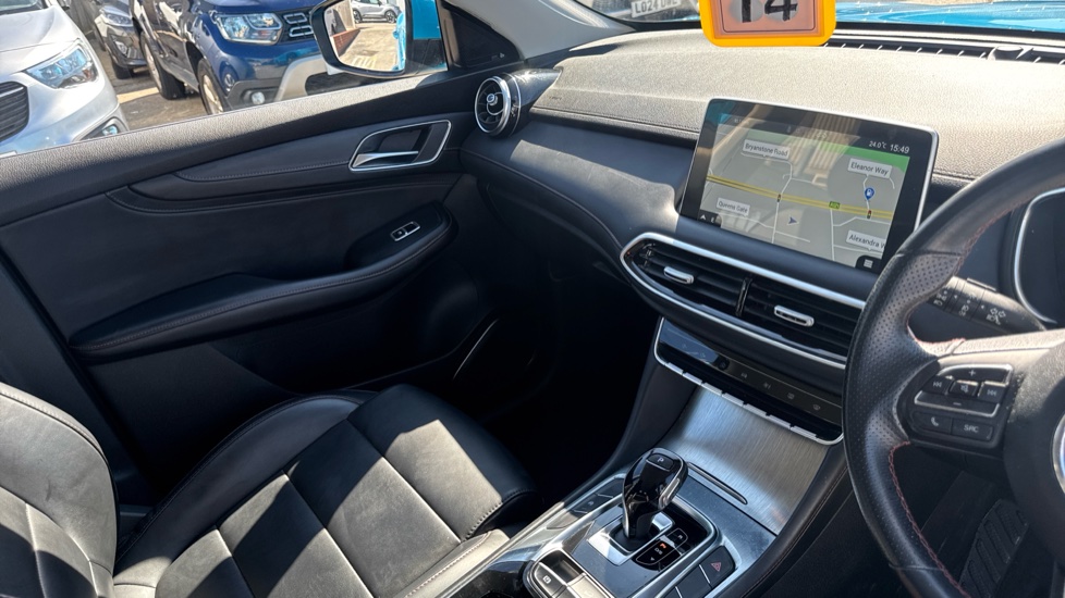 MG HS 1.5 T-GDI Excite 5dr DCT Petrol Hatchback - Image 14