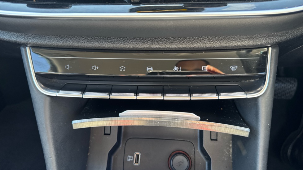 MG HS 1.5 T-GDI Excite 5dr DCT Petrol Hatchback - Image 38