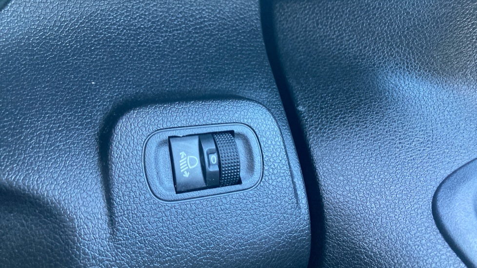 Citroen Berlingo 100kW Flair XTR M 50kWh 5dr Auto Electric Estate - Image 34