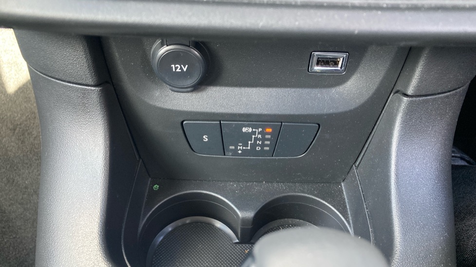 Citroen C3 1.2 PureTech 110 Plus 5dr EAT6 Petrol Hatchback - Image 28