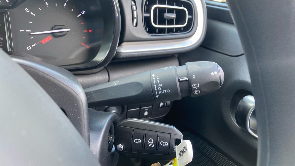 Citroen C3 1.2 PureTech 110 Plus 5dr EAT6 Petrol Hatchback - Image 32