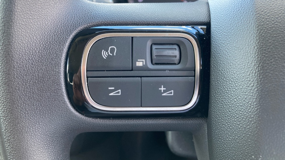 Citroen C3 1.2 PureTech 110 Plus 5dr EAT6 Petrol Hatchback - Image 33