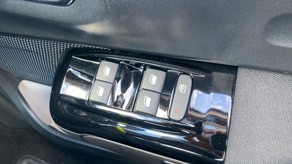 Citroen C3 1.2 PureTech 110 Plus 5dr EAT6 Petrol Hatchback - Image 35