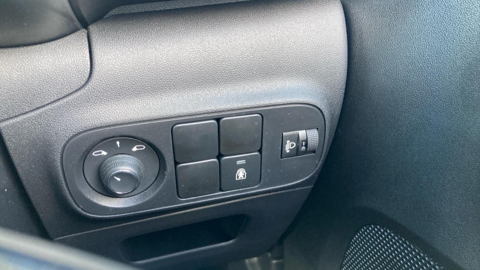 Citroen C3 1.2 PureTech 110 Plus 5dr EAT6 Petrol Hatchback - Image 36
