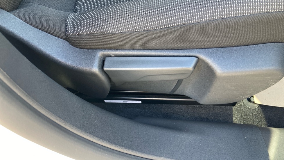 Citroen C3 1.2 PureTech 110 Plus 5dr EAT6 Petrol Hatchback - Image 47