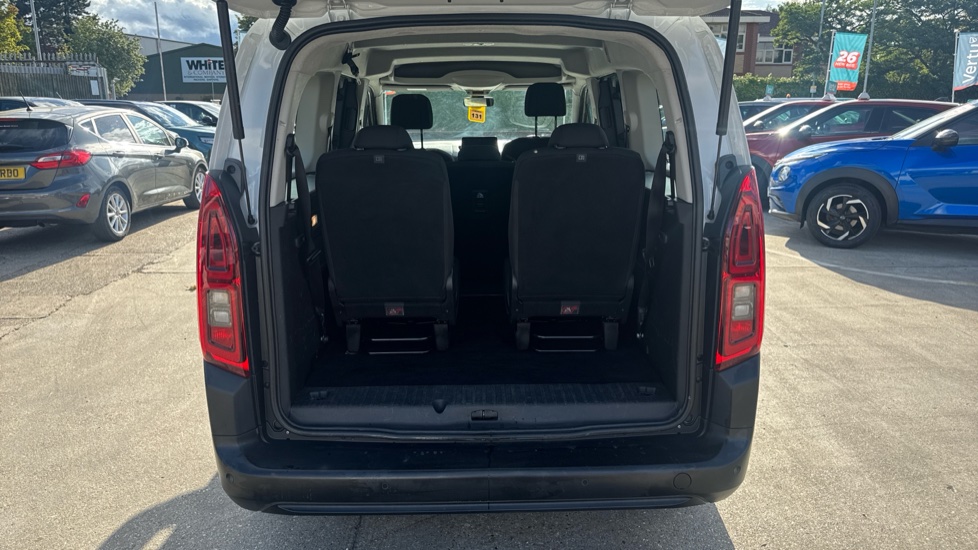 Citroen Berlingo 100kW Feel XL 50kWh 5dr Auto [7 seat] Electric Estate - Image 4