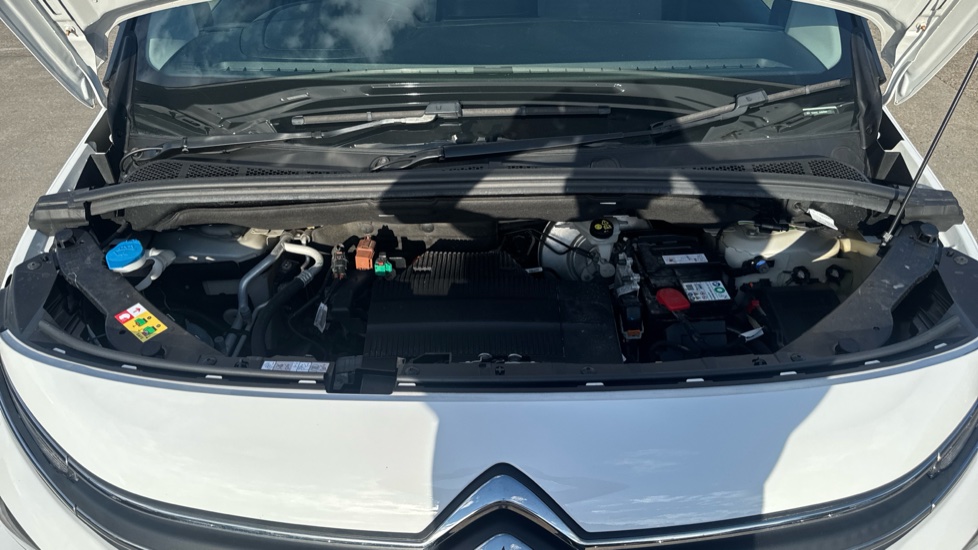 Citroen Berlingo 100kW Feel XL 50kWh 5dr Auto [7 seat] Electric Estate - Image 8