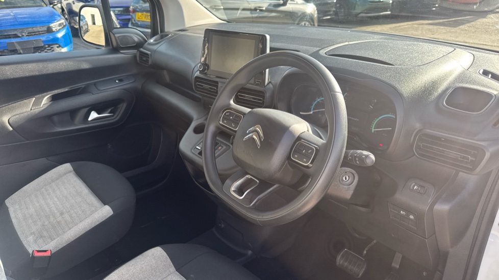 Citroen Berlingo 100kW Feel XL 50kWh 5dr Auto [7 seat] Electric Estate - Image 11