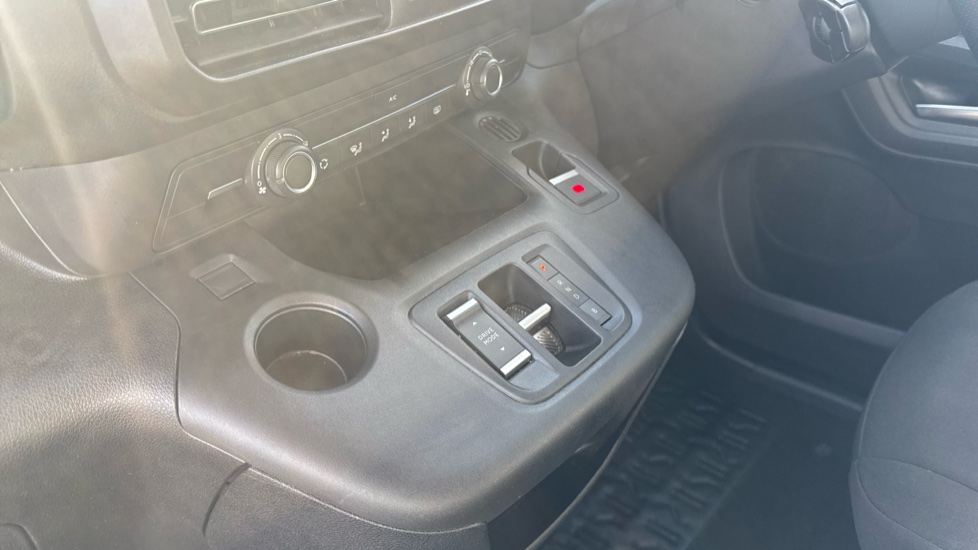 Citroen Berlingo 100kW Feel XL 50kWh 5dr Auto [7 seat] Electric Estate - Image 13