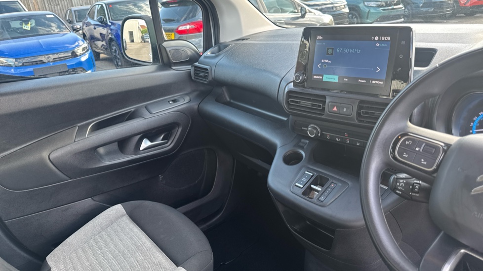 Citroen Berlingo 100kW Feel XL 50kWh 5dr Auto [7 seat] Electric Estate - Image 14