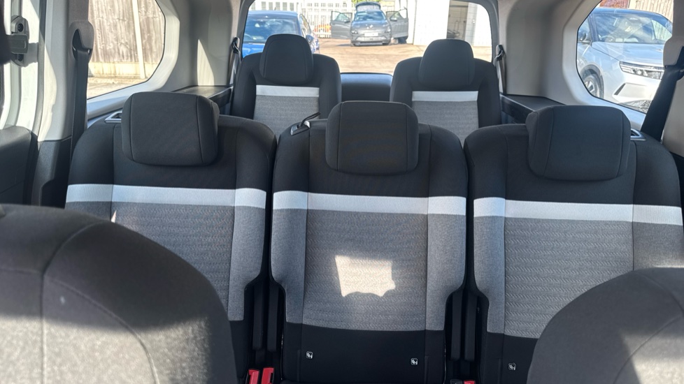 Citroen Berlingo 100kW Feel XL 50kWh 5dr Auto [7 seat] Electric Estate - Image 15