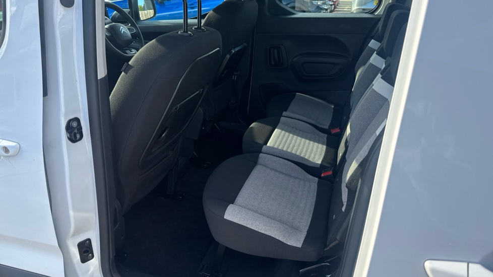 Citroen Berlingo 100kW Feel XL 50kWh 5dr Auto [7 seat] Electric Estate - Image 16