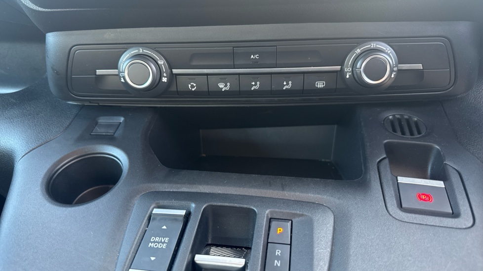 Citroen Berlingo 100kW Feel XL 50kWh 5dr Auto [7 seat] Electric Estate - Image 29